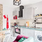 Apartament Rer C A 4 Minutes A Pieds Chateau De 15 Minutes A Pied