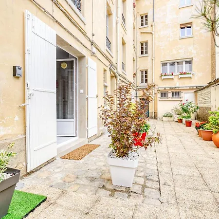 Rer C A 4 Minutes A Pieds Chateau De 15 Minutes A Pied Apartment Versailles